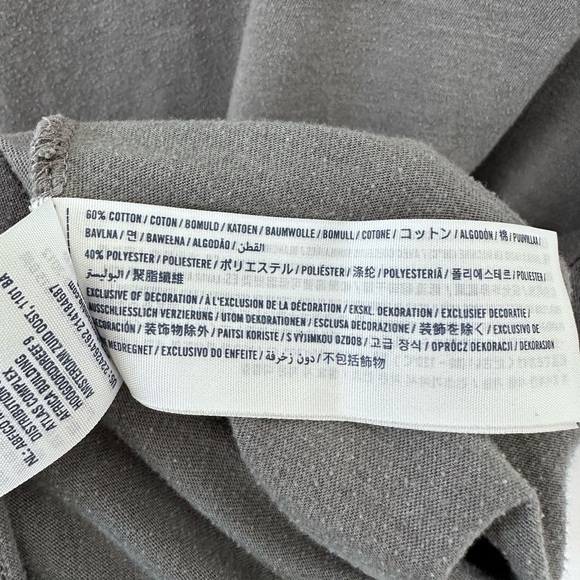 Abercrombie Kids Charcoal V-Neck Tee Shirt - Size 11/12 - Picture 5 of 7